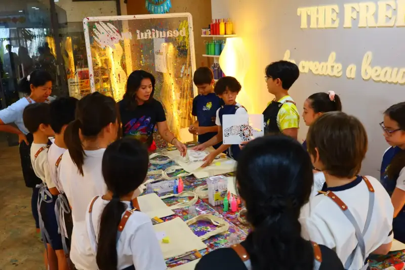 Guided tote bag workshop for a group of up to 20 guests in the private studio in Saigon